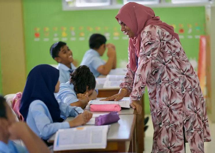މުދައްރިސުންގެ މާތް ޚިދުމަތް: އިހުގެ ޤަދަރާއި އިޙްތިރާމް މިއަދުވެސް އިޔާދަކުރަންޖެހޭ