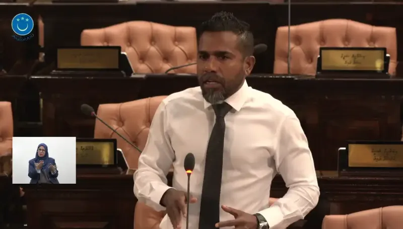"ދިވެހީންގެ ރާއްޖެ" ޝިއާރުގެ ދަށުން ވެރިކަމަށް އައި ޕީއެންސީން ދިވެހީންގެ އަތުން ދިވެހީންގެ ބިން ދަނީ ވިއްކަމުން: މެންބަރު އަމީން