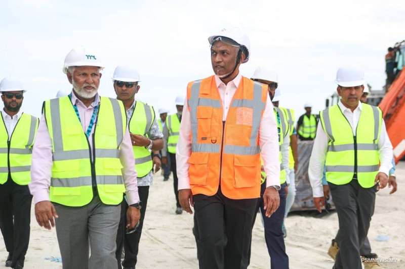 ފޮޓޯ: މާލޭގެ ވިޔަފާރި ބަނދަރު ތިލަފުއްޓަށް ބަދަލުކުރުމާގުޅޭ މަސައްކަތްތަށް ރައީސުލްޖުމްހުރިއްޔާ ބައްލަވާލައްވުން