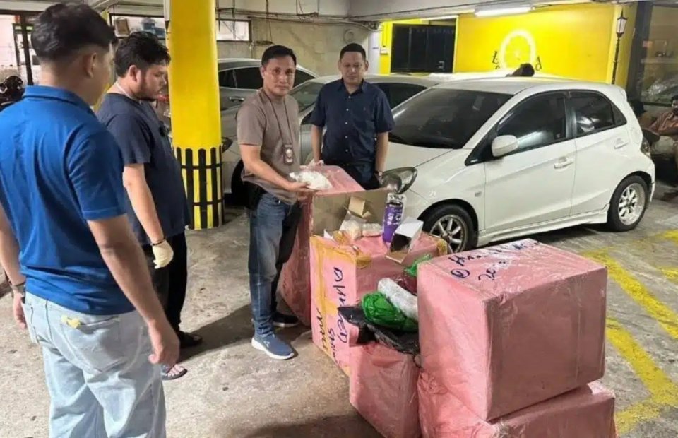 ގިނަ އަދަދެއްގެ މަސްތުވާތަކެއްޗާއެކު ރާއްޖޭގެ 2 މީހުން ބެންކޮކްއިން ހިފަހައްޓައިފި