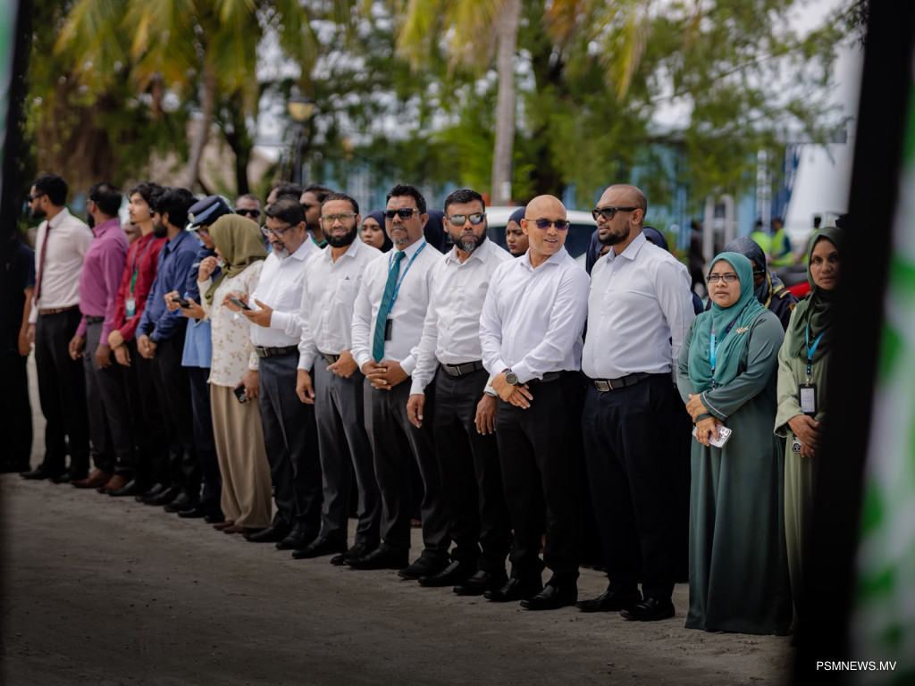 ށ.ފުނަދޫގައި އެމްއައިބީގެ ސޭލްސް ސެންޓަރަކާއި އޭޓީއެމްގެ ޚިދުމަތް