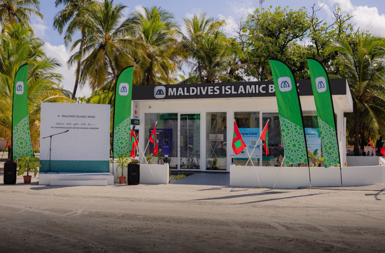 ފުނަދޫގައި އެމްއައިބީގެ ސޭލްސް ސެންޓަރަކާއި އޭޓީއެމްގެ ހިދުމަތް ފަށައިފި
