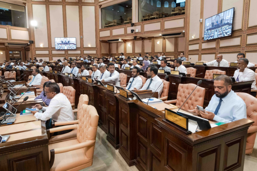 ރައްޔިތުންގެ މަޖިލީހުގައި ތިބީ ޒަމްޒަމް ފެނުން ފެންވަރައިގެން އައިސް ތިބި ސާފު ބައެއް: ލަތީފު