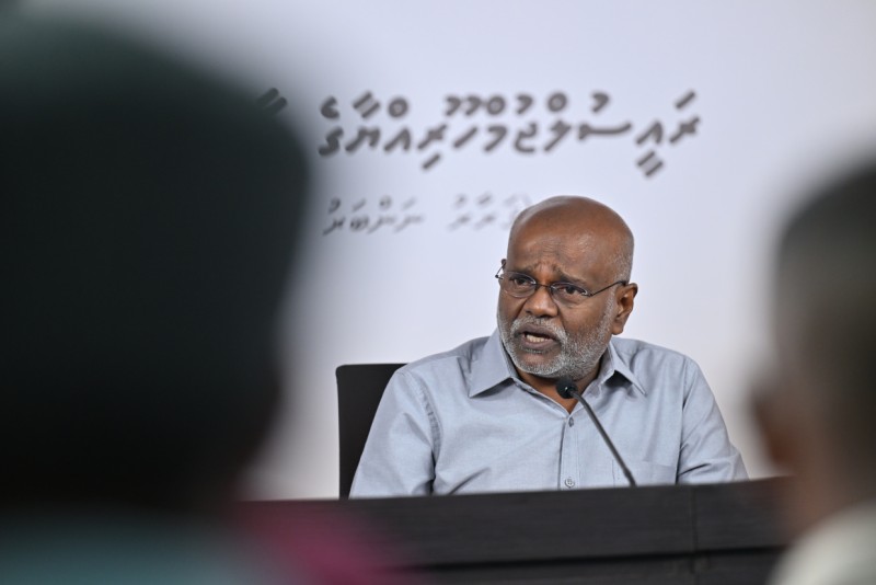 ޔާމީންގެ އަރިހުގައި ހުންނަން ޖެހިލުމެއް ނުވޭ، ނަމަވެސް ރައީސް މުއިއްޒުގެ އަރިހުގައި ހުރެވުނީތީ މިއަދު ލަދުގަނޭ: މުނައްވަރު