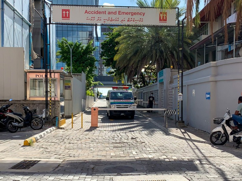 ހުޅުމާލޭ އެކްސިޑެންޓު: ދެމީހަކަށް ފަރުވާ ދެމުންދަނީ ވެންޓިލޭޓަރުގައި!