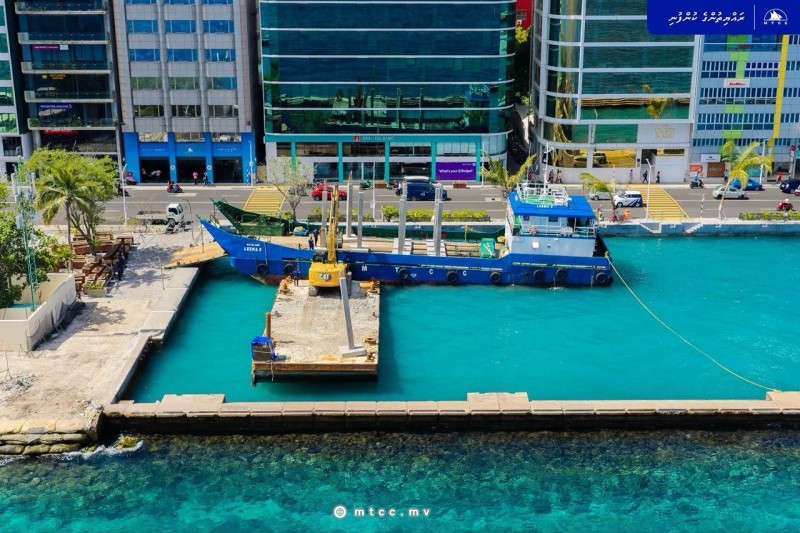 އެއް ލޯންޗުން އަނެއް ލޯންޗަށް އަރަން ޖެހޭ ޖެހުން ހައްލުކުރަން، މާލޭގެ އުތުރުގައި ހަ ޖެޓީއެއް ހަދަން ފަށައިފި