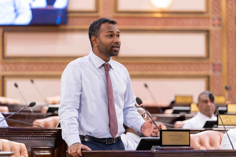 ކުށްކޮށްގެން ހޯދާ މުދާ ދައުލަތަށް ނެގޭ ބިލުން އުޅެނީ، ވިޔަފާރިވެރިން ބްލެކްމެއިލްކުރަން: މީކާއިލް