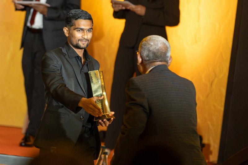 މޮޅު ކުޅުންތެރިޔާގެ އެވޯޑު ލިބޭނެކަމަށް އުންމީދެއް ނުކުރަން، ލިބުމުން ވަރަށް އުފާވި: އައިހަމް