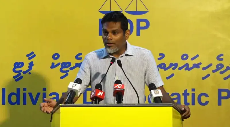މަހު މުސާރަ ލިބިގެން ކުލި ދައްކާފައި ބާކީ ފައިސާއެއް އޮވޭތޯ އަމްރު ސުވާލު އުފައްދަވައިފި