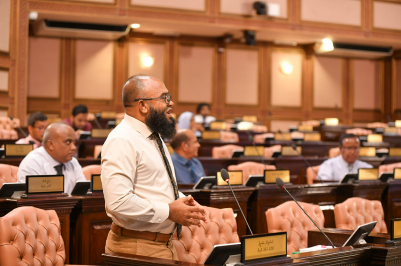 ޔާމީނާ ދެކޮޅަށް އަދީބުގެ ހެކިބަސް ބަލައިގަންނަން ނިންމުމުން މެންބަރު ހުސައިން ޝަރީފް ފާޑުވިދާޅުވެއްޖެ