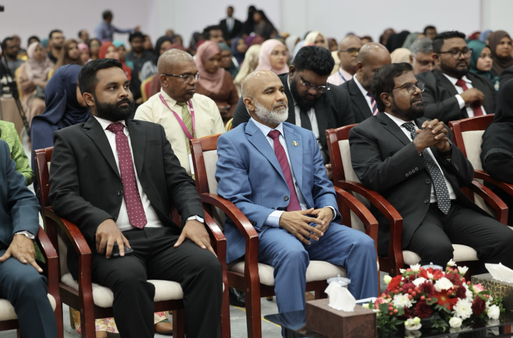ދެކުނުގެ ރަށްރަށުގެ އަދަބީ މުބާރާތްތަކުގައި ބަހުރުވައަށް އިސްކަންދޭން މިނިސްޓަރު އިސްމާއިލް އެދިވަޑައިގެންފި