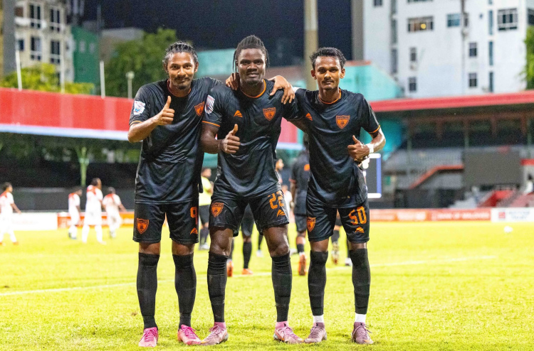 އީގަލްސް ރަނގަޅު ފޯމެއްގައި ތާވަލުގެ އެންމެ ކުރިއަށް