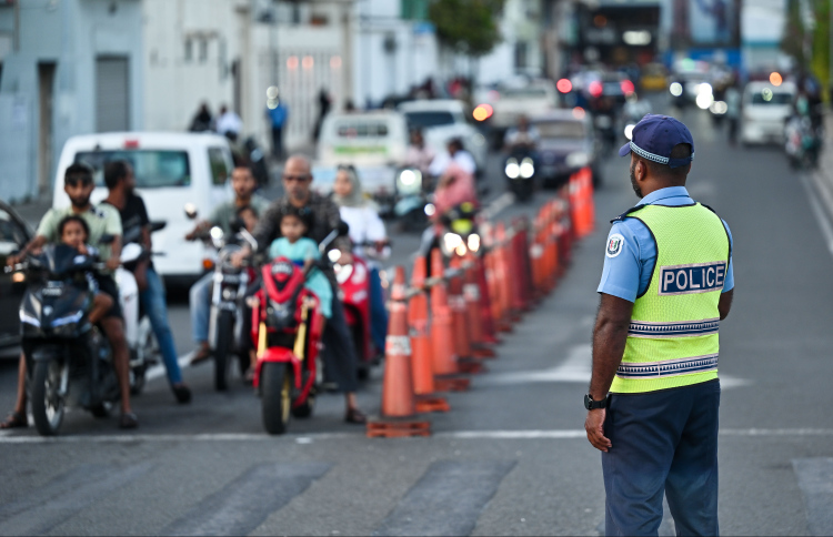 ބާރަށް ދުއްވައިގެން ކުރިން ހުއްޓުވާފައިވާ މީހުން ފުލުސް އޮފީހަށް ހާޒިރުކޮށް ނަސޭހަތްދެނީ