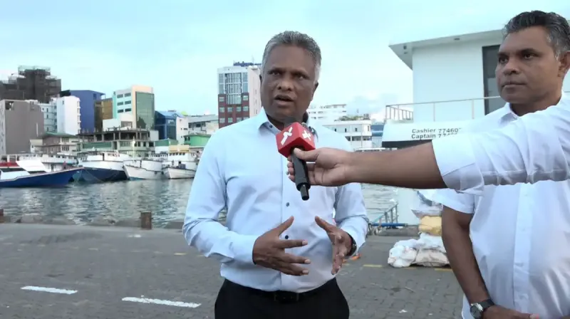 ރަށްރަށުން މާލެއަށް އަންނަ ބޯޓުފަހަރަށް ދިމާވާ ދަތިތައް ހައްލުކުރުމަށް ސަރުކާރުން ފުރުސަތު ނުދޭ: މޭޔަރު އާޒިމް