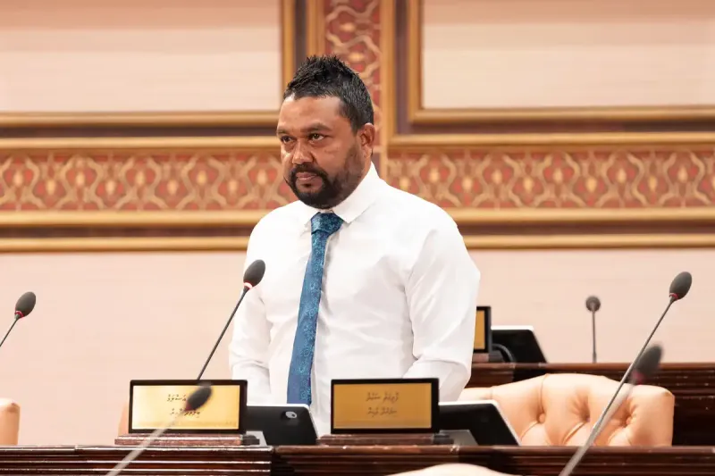 ދިވެހިރާއްޖެއަކީ މުޖާހިދުން އުފަންވެފައިވާ ގައުމެއް ކަމަށާއި، މި ގައުމުގައި ޔަހޫދީން ވަޒަންވެރި ވެދާނެތީ އެކަމާ ބިރުގަންނަން ނުޖެހޭ ކަމަށް މެންބަރު އަސްލަމް ވިދާޅުވެއްޖެ