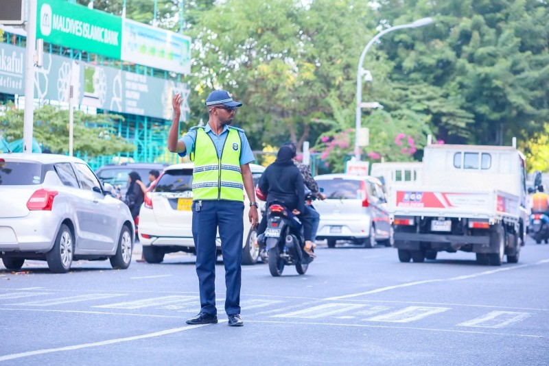 ތަކުރާރުކޮށް ނުރައްކާތެރިކޮށް ދުއްވާތީ ފުލުހަށް ހާޒިރުކޮށް، ނަސޭހަތް ދިން ފުރަތަމަ މީހަކަށް 22 އަހަރުގެ ޒުވާނެއް