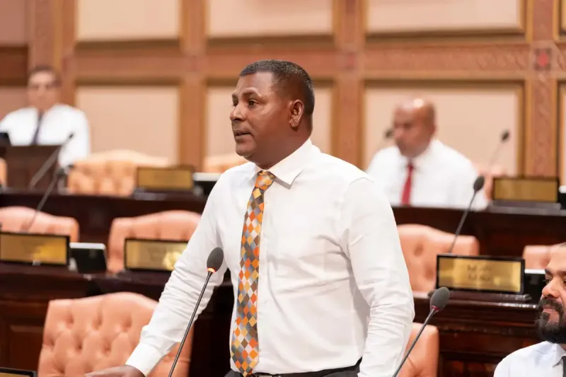 ރައްޔިތުންގެ މަޖިލީހުން ސުޕްރީމް ކޯޓުގެ 2 ފަނޑިޔާރުން ވަކިކޮށްލީ ފަޅި ސިކުންތެއް ތެރޭގައި، އެކަން ކުރެއްވި މެންބަރުން ޖިނާއި އިޖުރާތާއި ޝަރުއީ ނިޒާމޭ ކިޔާ "އަނގަފުޅާ" ކުރަން ލަދުގަންނަން ޖެހޭ: އައްބާސް