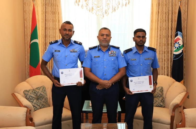 ފުރާނަ ސަލާމަތްކުރުމުގެ ރަން މެޑަލް ތިން ފުލުހަކަށް