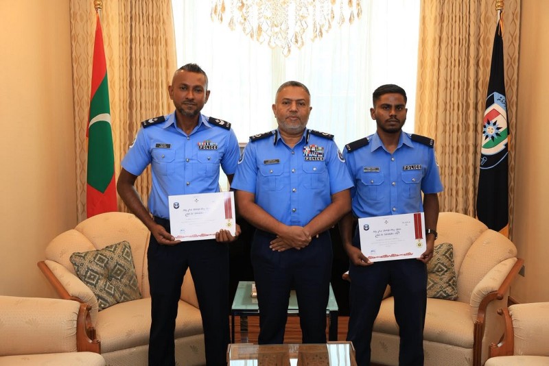 ތިން ފުލުހަކަށް ފުރާނަ ސަލާމަތްކުރުމުގެ ރަން މެޑަލް އަރުވައިފި