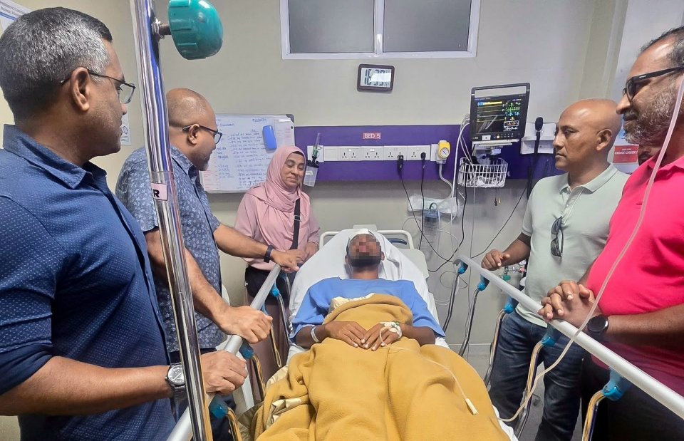 އަނިޔާވި ފުލުސް އޮފިސަރުގެ ހާލު ބައްލަވައި، އިހުސާން ހިތްވަރު ދެއްވައިފި
