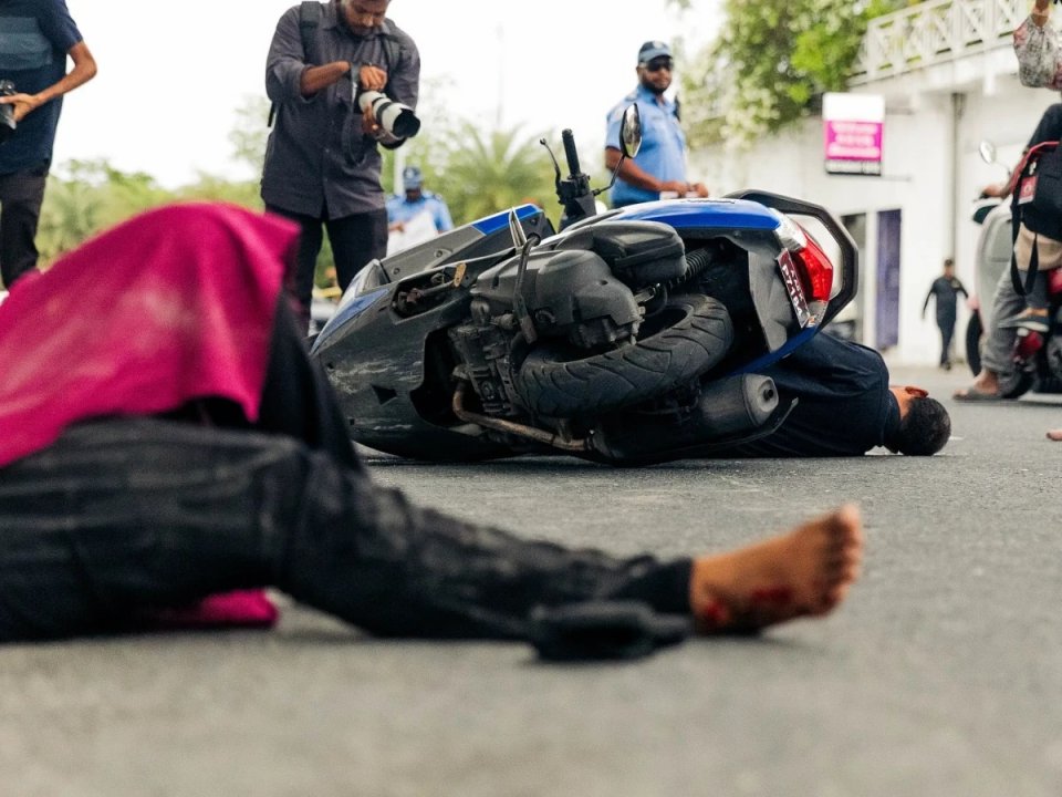 އެކްސިޑެންޓްވި ޕޮލިސް އޮފިސަރަށް ސީރިޔަސް އަނިޔާތަކެއް