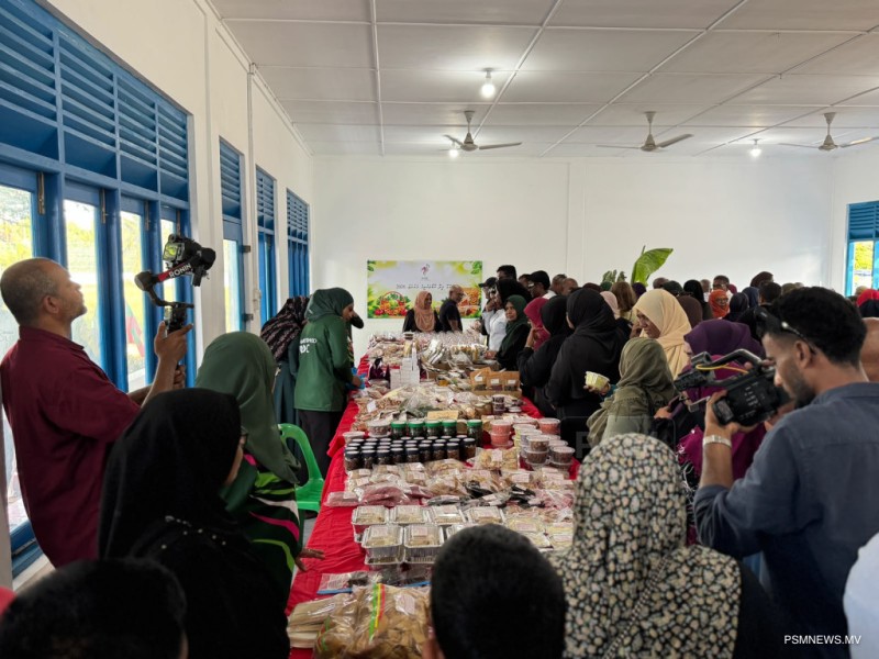 ތަފާތު އެކި ބާވަތްތަކާއެކު އައްޑޫ މީދޫގައި ކާބޯތަކެތީގެ މައުރަޒެއް