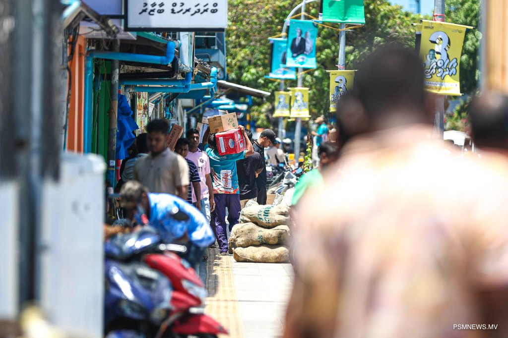 މާލީ ދާއިރާގެ ކުރިއެރުމާއެކު އޮގަސްޓު މަހު އިޤްތިޞާދު %2.4 ކުރިއަށް