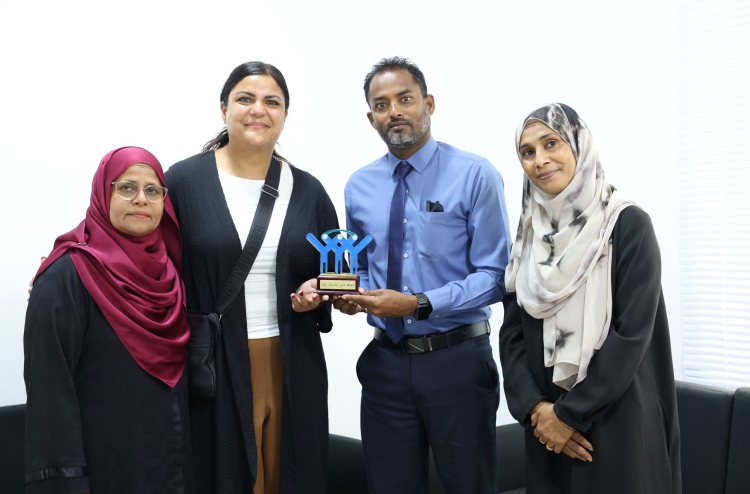 މާފުއްޓަށް ޒިޔާރަތްކުރި ޓޫރިސްޓަކު މިސްކިތްތަކުގެ މަރާމާތަށް އެހީ ދީފި