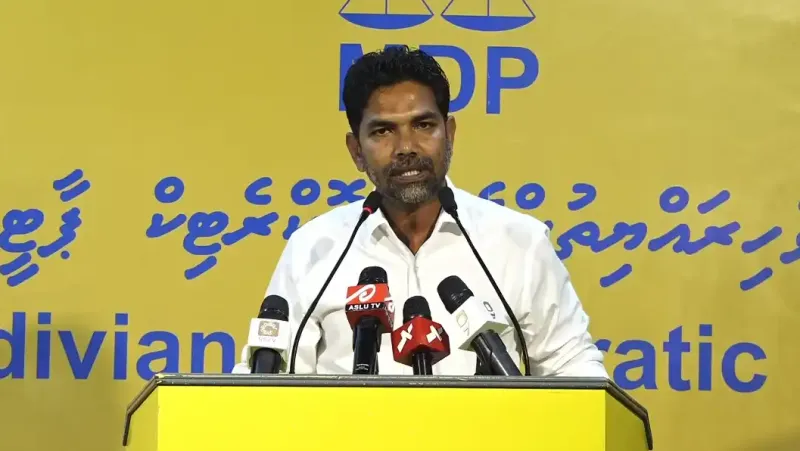 ޚިޔާނާތްތެރި މި ސަރުކާރު ބަދަލުކުރުމަށް ރާއްޖޭގެ ރައްޔިތުން ތައްޔާރަށް ތިބުމަށް ޝިފާޒު ގޮވާލައްވައިފި